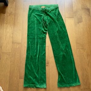 JUICY COUTURE Classic Velour flare pants.